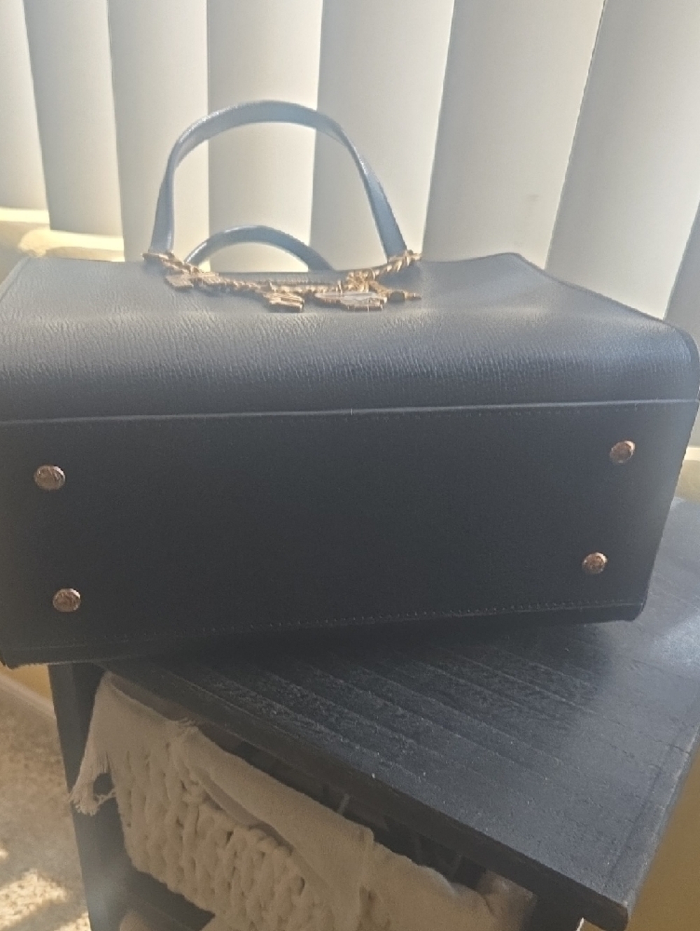 💥🔥👜👛Karl Lagerfeld Black Tote with Gold Charm Chain Accents - Picture 5 of 5
